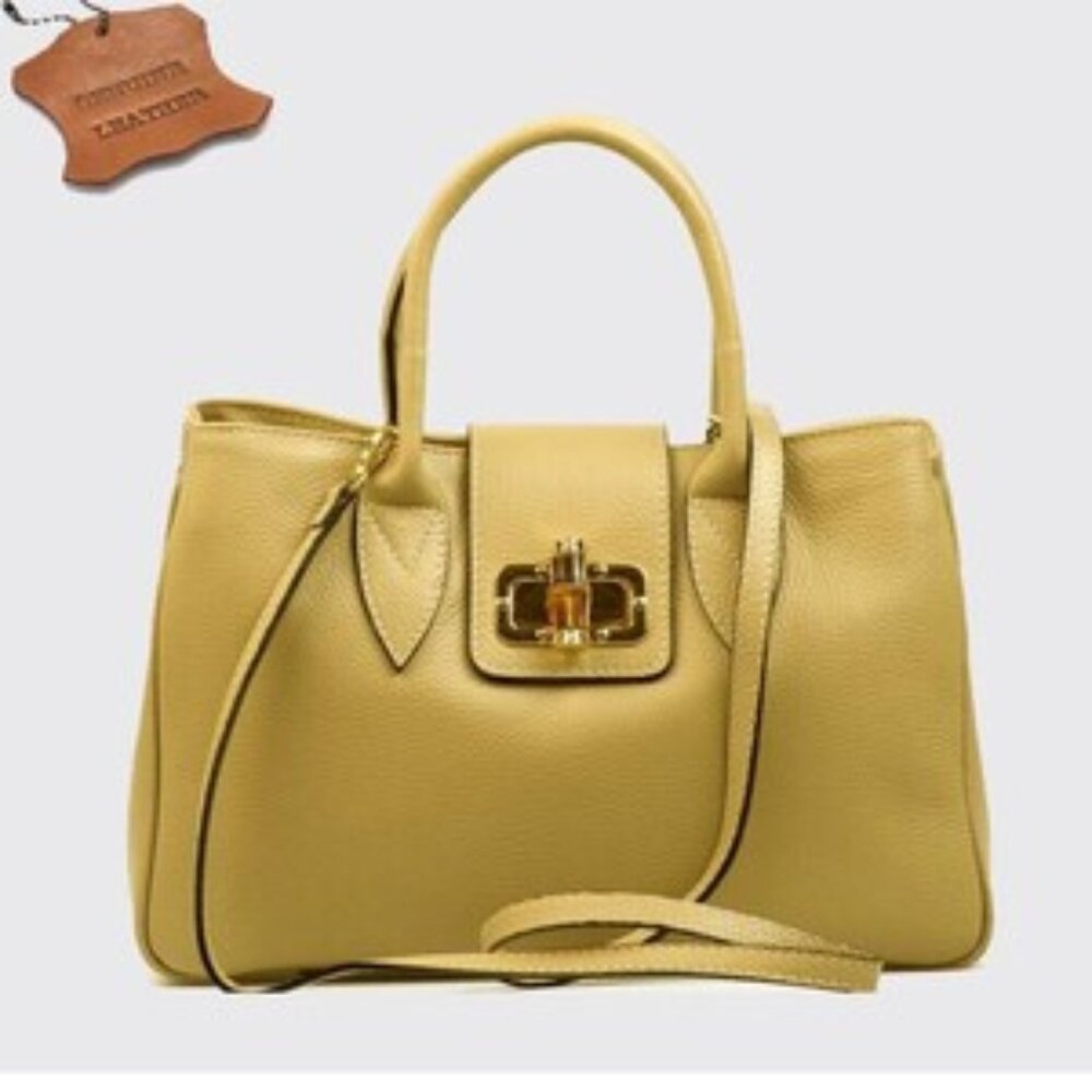Authentic leather shoulder bag,